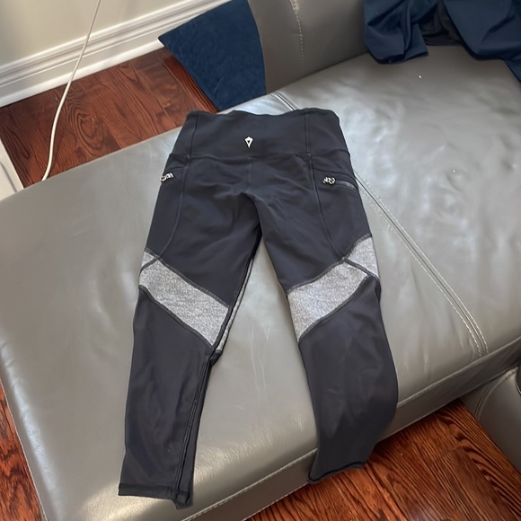 Ivivva Girls Capri Leggings size 10 - Picture 3 of 5